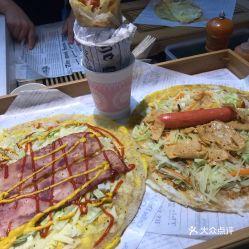 蚌埠的網紅卷餅,街頭小吃新寵，一口咬下滿口香